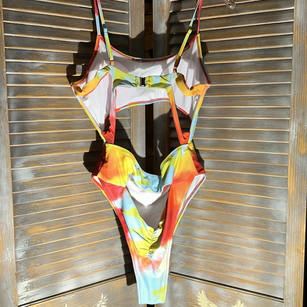 Swimsuit - Picture 3 of 4